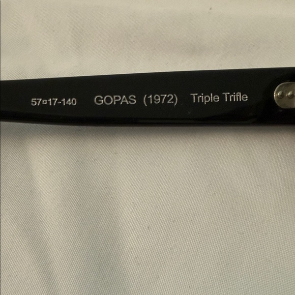 Oliver Goldsmith GOPAS (1972) Stylish Black, red, and Brown Sunglasses - Picture 5 of 5